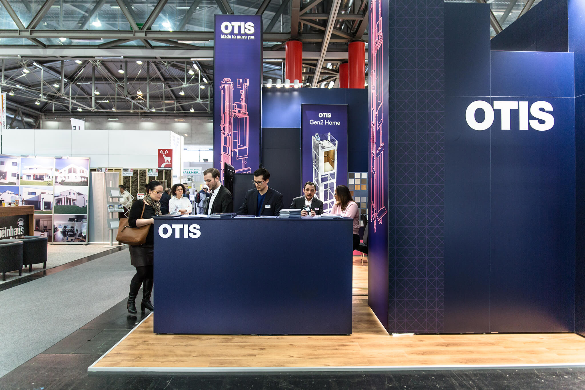 Otis Messestand im Corporate Design