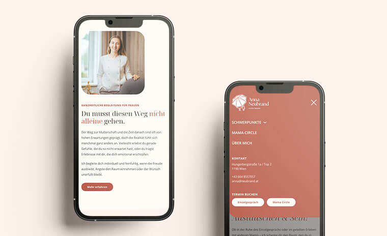 Mockup von einem Smartphone mit unterschiedlichen Screenshots der Website von Anna Neubrand