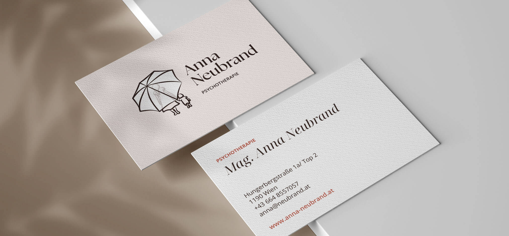 Mockup von Vorder- und Rückseite der Visitenkarte für Anna Neubrand